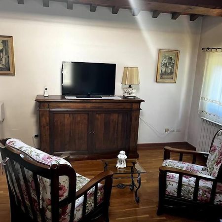 Charming Townhouse With Garden Apartment อิมปรูเนตา ภายนอก รูปภาพ