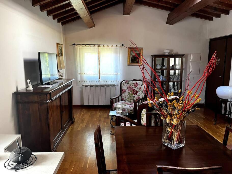Charming Townhouse With Garden Apartment อิมปรูเนตา ภายนอก รูปภาพ
